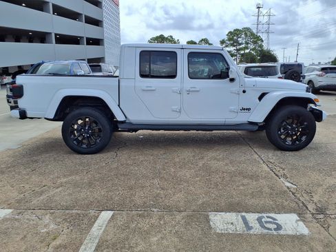 Used 2023 Jeep Gladiator Overland AWD/4WD image 28