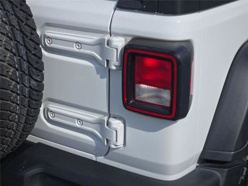 Certified 2018 Jeep Wrangler Unlimited Sport S AWD/4WD image 14