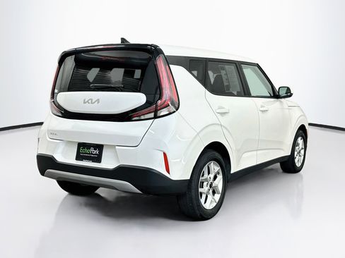 Used 2025 Kia Soul LX w/ LX Technology Package FWD image 9