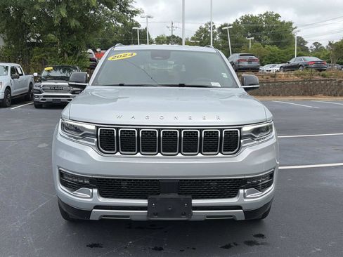 Used 2024 Jeep Wagoneer L Series II w/ Flexible Seating Group AWD/4WD image 2