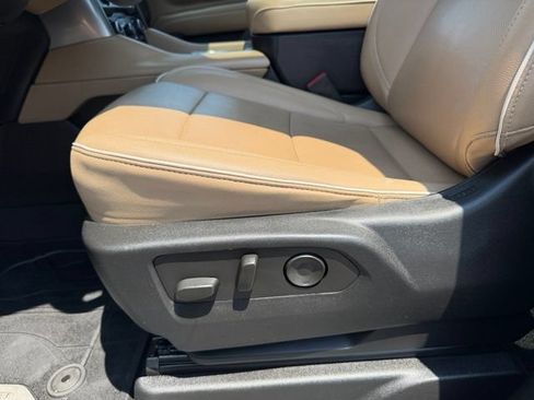 Used 2023 Chevrolet Tahoe Premier w/ Advanced Technology Package AWD/4WD image 19