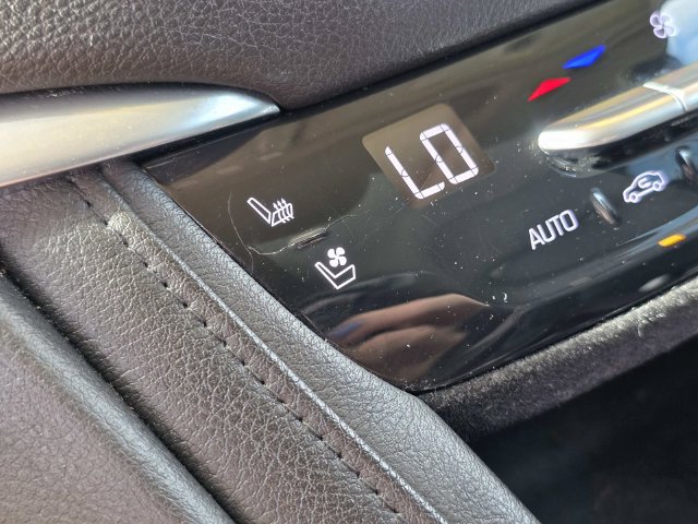 Used 2017 Cadillac XT5 Premium Luxury FWD image 18