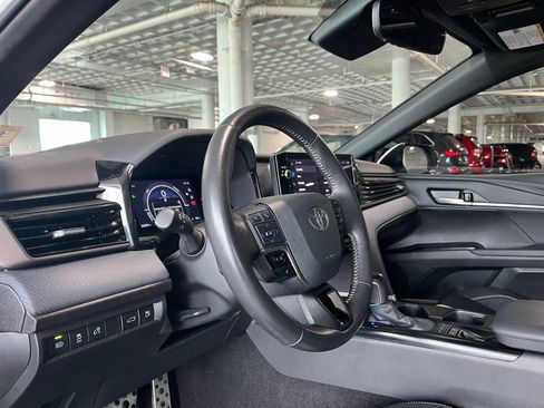 Used 2025 Toyota Camry SE w/ Multimedia Upgrade Package image 15