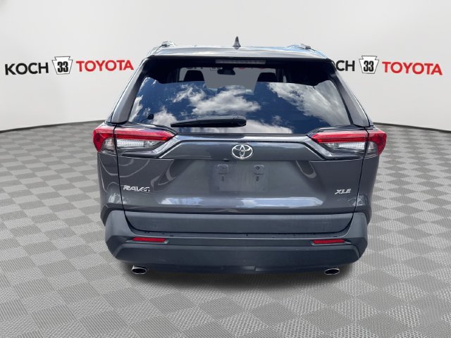 Used 2021 Toyota RAV4 XLE w/ Convenience Package FWD image 7