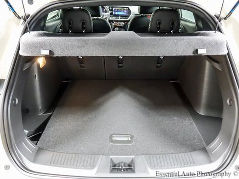 New 2026 Chevrolet Trax RS w/ Sunroof Package FWD image 17