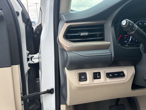 Used 2023 GMC Acadia Denali AWD/4WD image 17