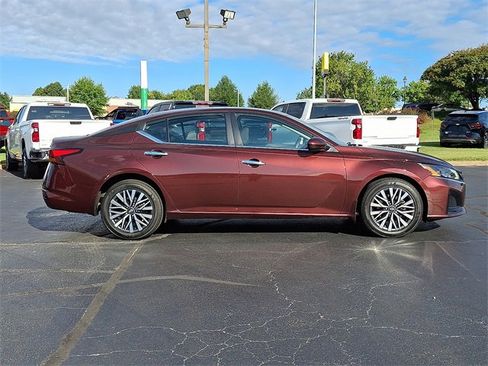 Used 2023 Nissan Altima 2.5 SV image 7