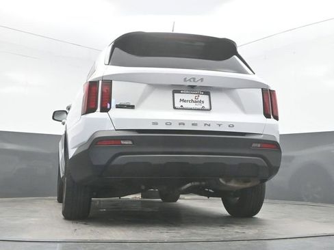 Used 2022 Kia Sorento LX image 32
