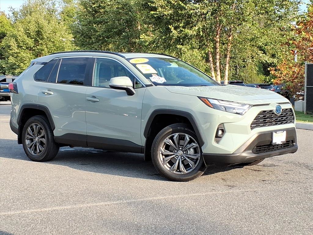 Used 2022 Toyota RAV4 XLE Premium AWD/4WD image 2