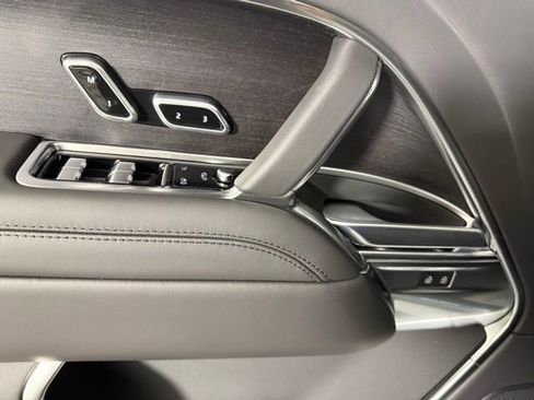 New 2026 Land Rover Range Rover SE image 13