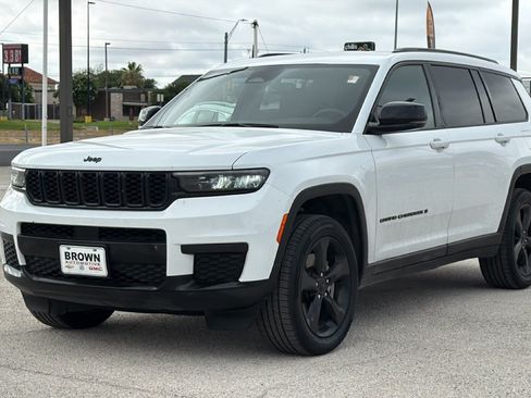 Used 2023 Jeep Grand Cherokee L Laredo AWD/4WD image 6