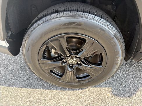 Certified 2025 Toyota RAV4 XLE FWD image 28