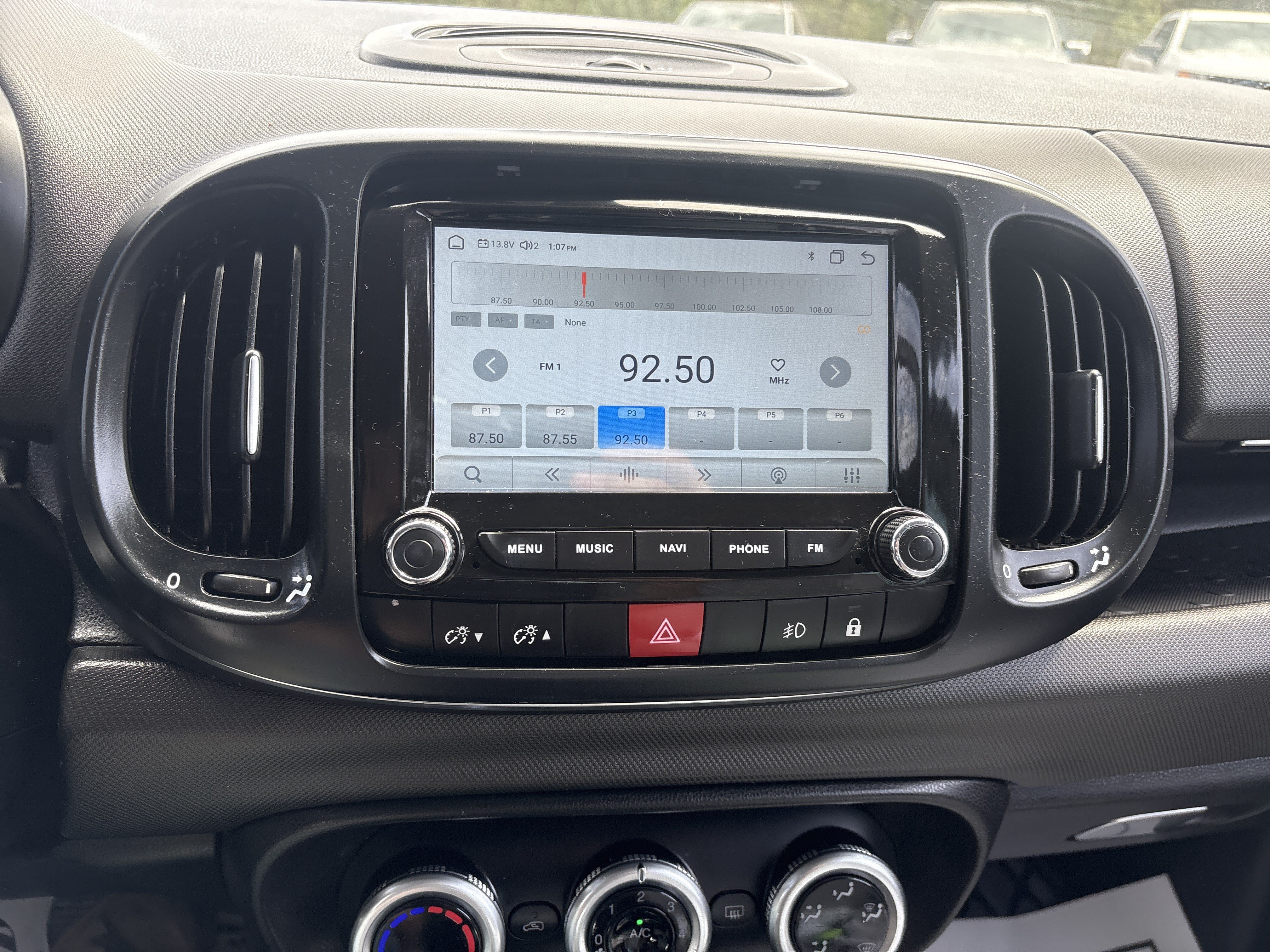 Used 2018 FIAT 500L Trekking w/ Urbana Appearance Package FWD image 20