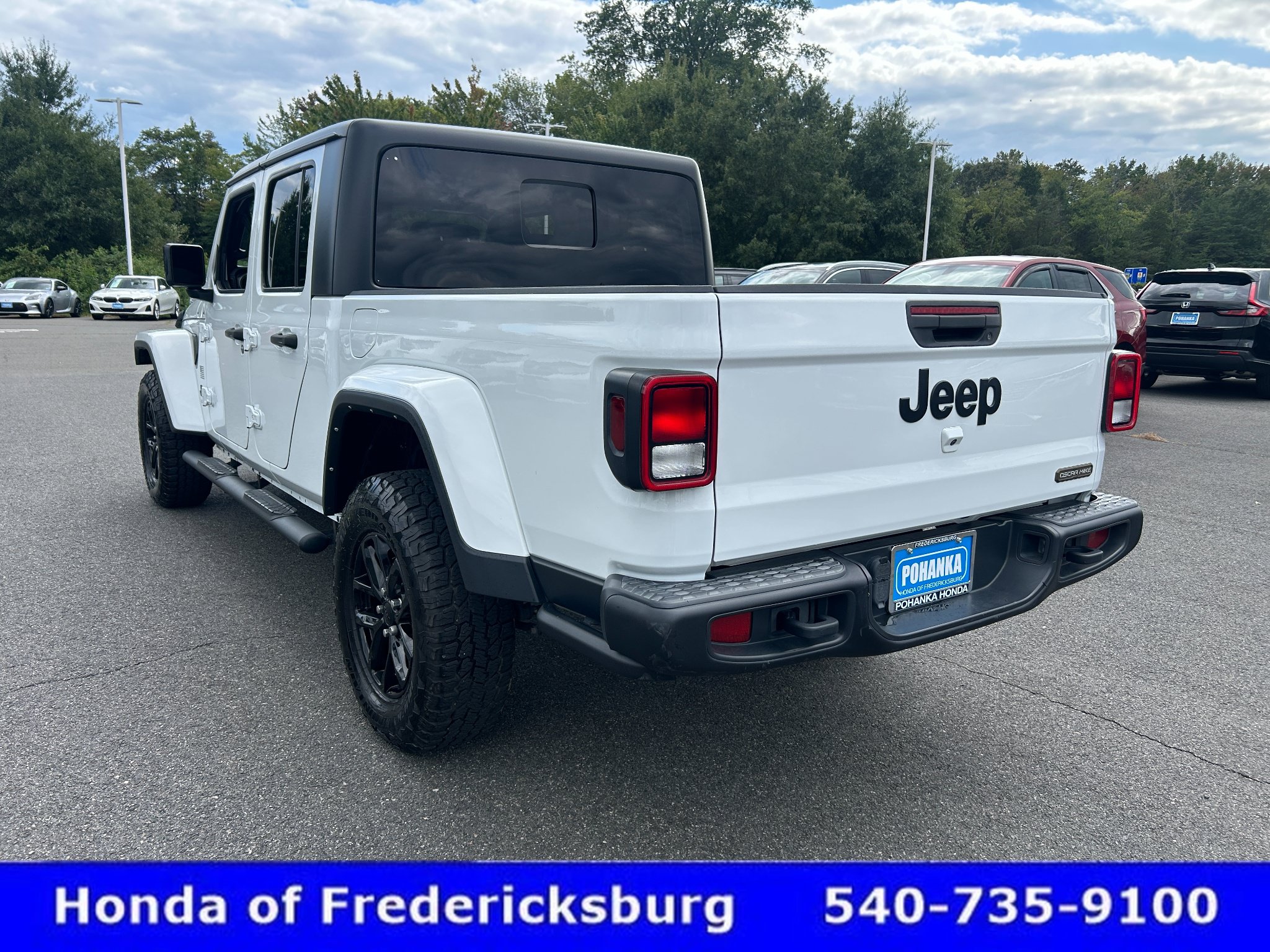 Used 2023 Jeep Gladiator Sport AWD/4WD image 4