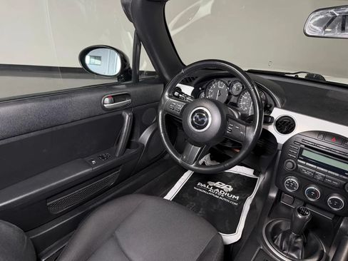 Used 2015 MAZDA MX-5 Miata Club RWD image 15