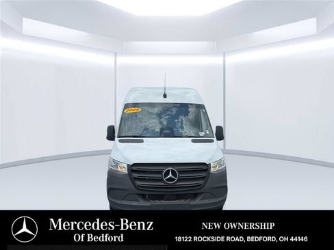 Used 2025 Mercedes-Benz Sprinter 2500 image 2