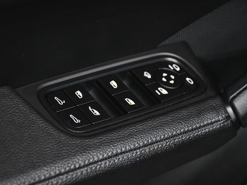 Used 2024 Porsche Cayenne AWD/4WD image 10