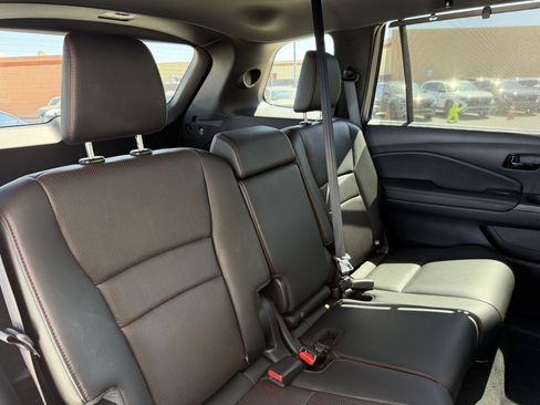 Used 2025 Honda Passport Black Edition image 40
