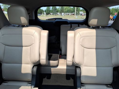 Used 2023 Ford Explorer Limited w/ Equipment Group 301A AWD/4WD image 14