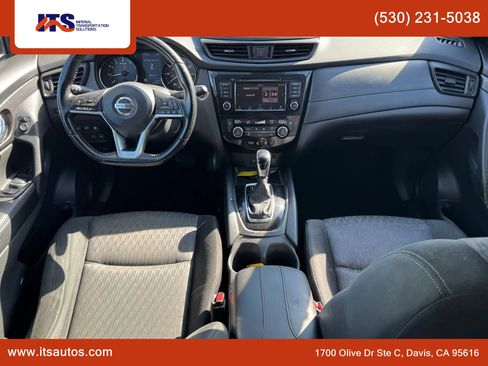 Used 2020 Nissan Rogue SV image 13
