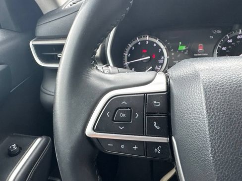 Used 2022 Toyota Highlander XLE AWD/4WD image 15