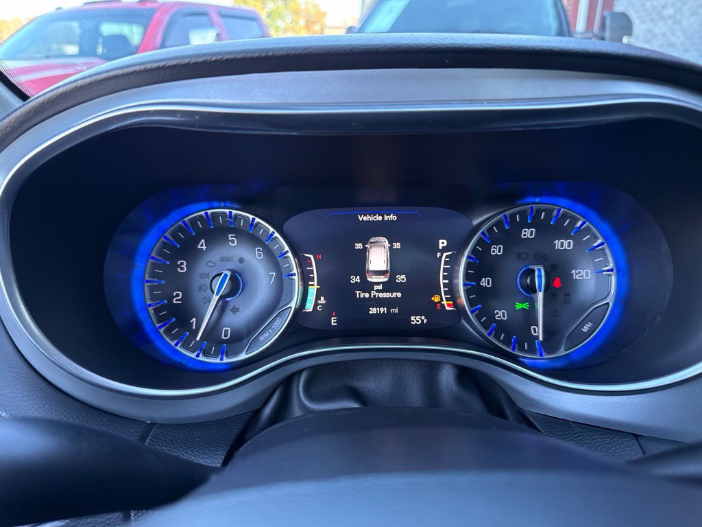 Used 2020 Chrysler Pacifica Limited w/ Advanced Safetytec Group FWD image 40