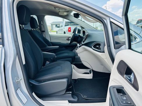Used 2023 Chrysler Voyager LX FWD image 30