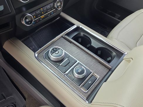 Used 2020 Ford Expedition Limited w/ Equipment Group 301A image 10