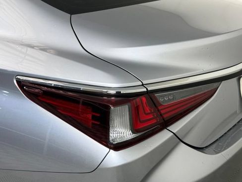 Used 2024 Lexus ES 350 w/ Premium Package FWD image 15