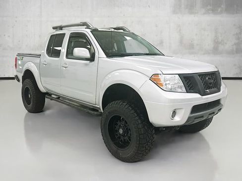 Used 2017 Nissan Frontier PRO-4X w/ Pro-4x Luxury Package image 3