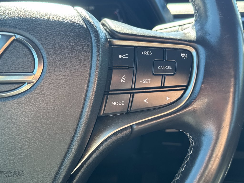 Used 2019 Lexus UX 200 w/ Accessory Package FWD image 21