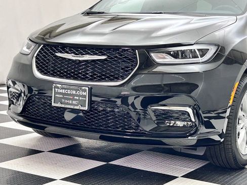 New 2026 Chrysler Pacifica Select image 5