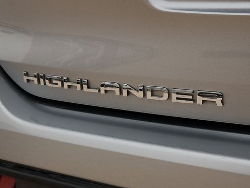 Used 2023 Toyota Highlander XSE FWD image 8