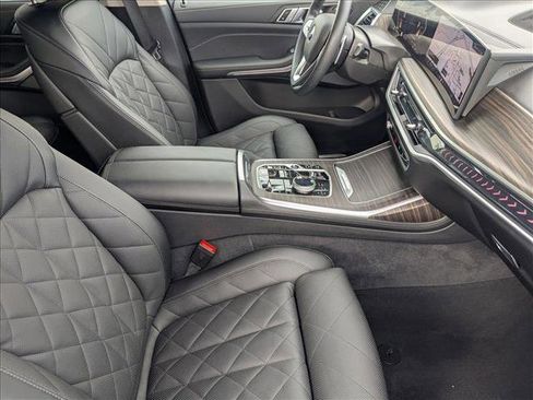 Used 2025 BMW X7 xDrive40i w/ Premium Package image 22