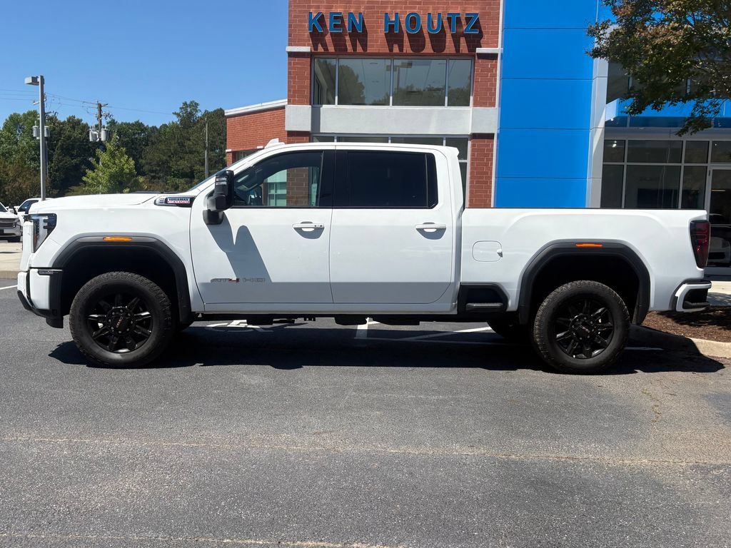Used 2025 GMC Sierra 2500 AT4 AWD/4WD image 2