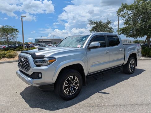 Used 2022 Toyota Tacoma TRD Sport w/ TRD Premium Sport Package AWD/4WD image 10