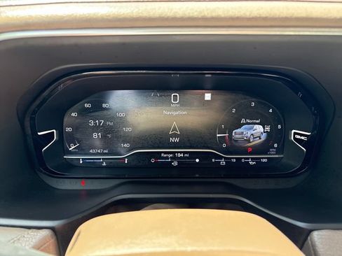 Used 2022 GMC Yukon XL Denali AWD/4WD image 13