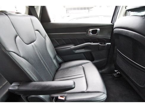 Certified 2023 Kia Sorento SX FWD image 15
