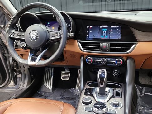Used 2020 Alfa Romeo Giulia Ti w/ Quick Order Package 22X Lusso image 20