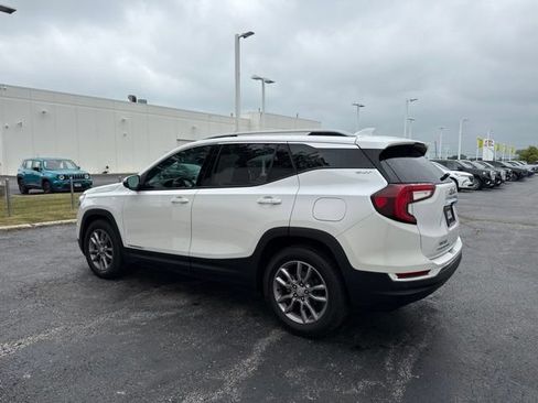 Used 2023 GMC Terrain SLT w/ Infotainment Package II FWD image 4