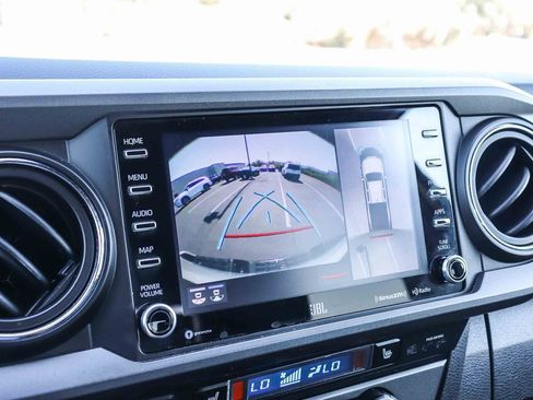 Used 2022 Toyota Tacoma TRD Sport w/ TRD Premium Sport Package AWD/4WD image 29