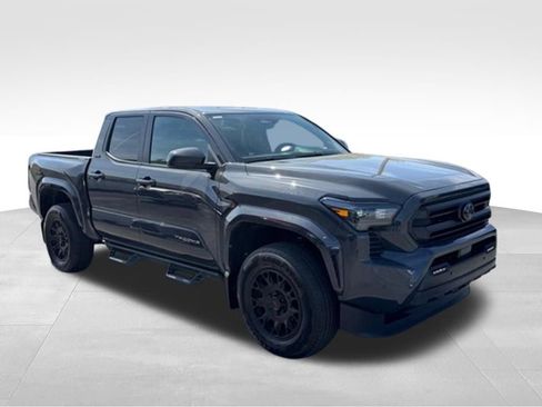 Certified 2025 Toyota Tacoma SR5 AWD/4WD image 10