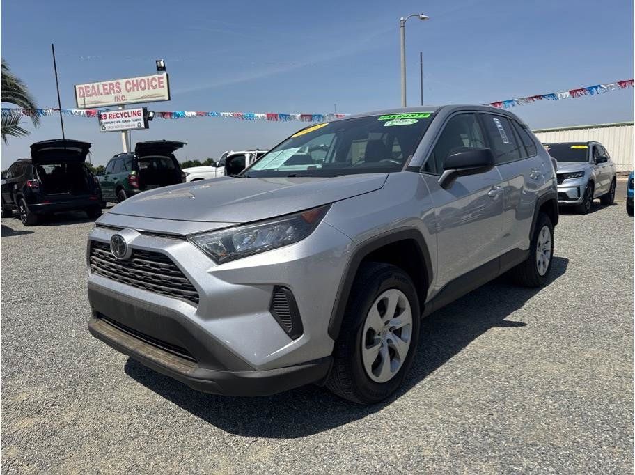 Used 2022 Toyota RAV4 LE FWD image 1
