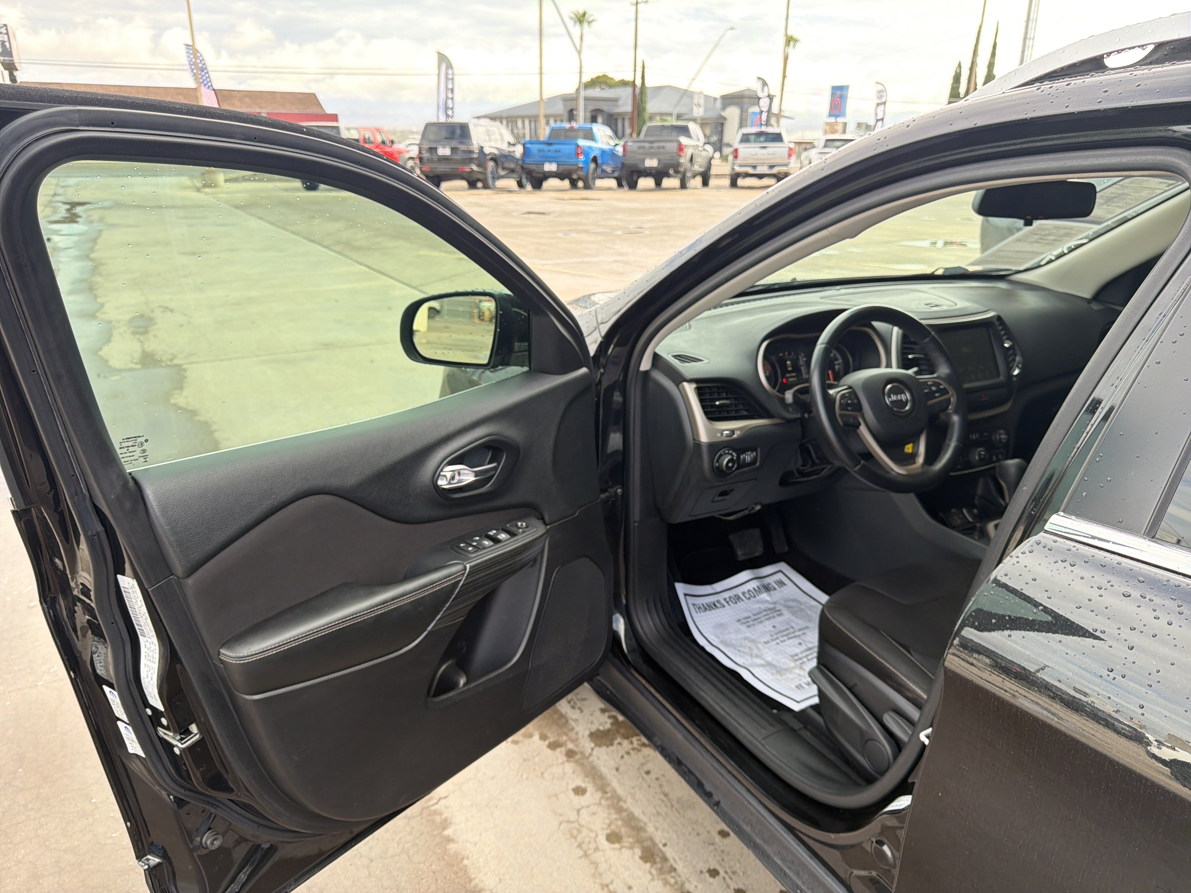 Used 2016 Jeep Cherokee Latitude FWD image 11