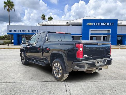 Used 2024 Chevrolet Silverado 2500 Custom w/ Custom Value Package image 3