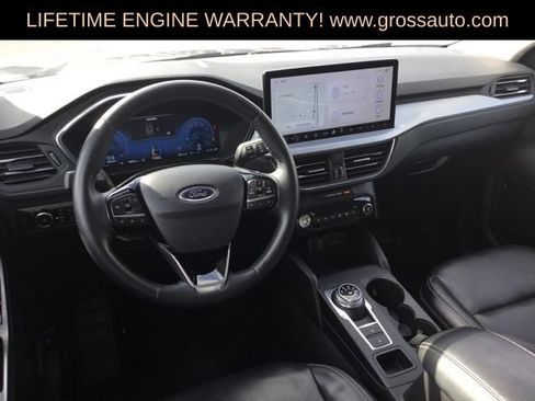Used 2024 Ford Escape Platinum AWD/4WD image 3