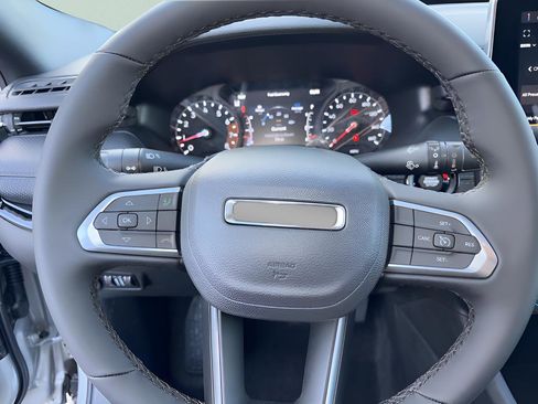 New 2026 Jeep Compass Latitude image 14