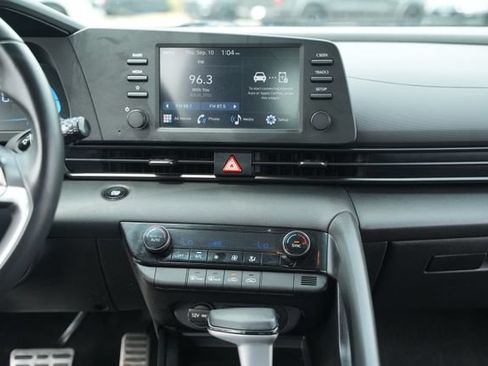 Used 2025 Hyundai Elantra Sport FWD image 29