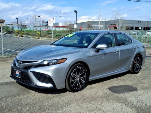 Used 2024 Toyota Camry SE w/ Cold Weather Package image 3