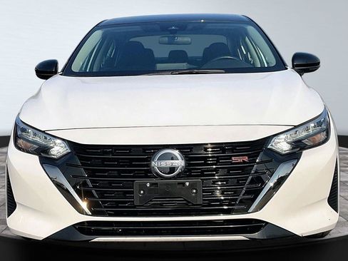 Used 2024 Nissan Sentra SR FWD image 2